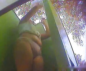 Gầy cô gái làm cho một nóng tính với cô ấy chân và một vlxx vung thổi kèn
